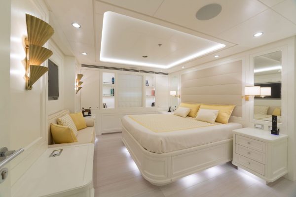 Pier Silvio Berlusconi Codecasa - CODECASA-43 FB-LOWER-DECK-DOUBLE-BEDDED-GUESTS-CABIN