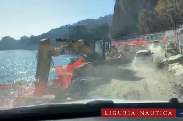 Il primo passaggio in auto sulla passerella della Cervara