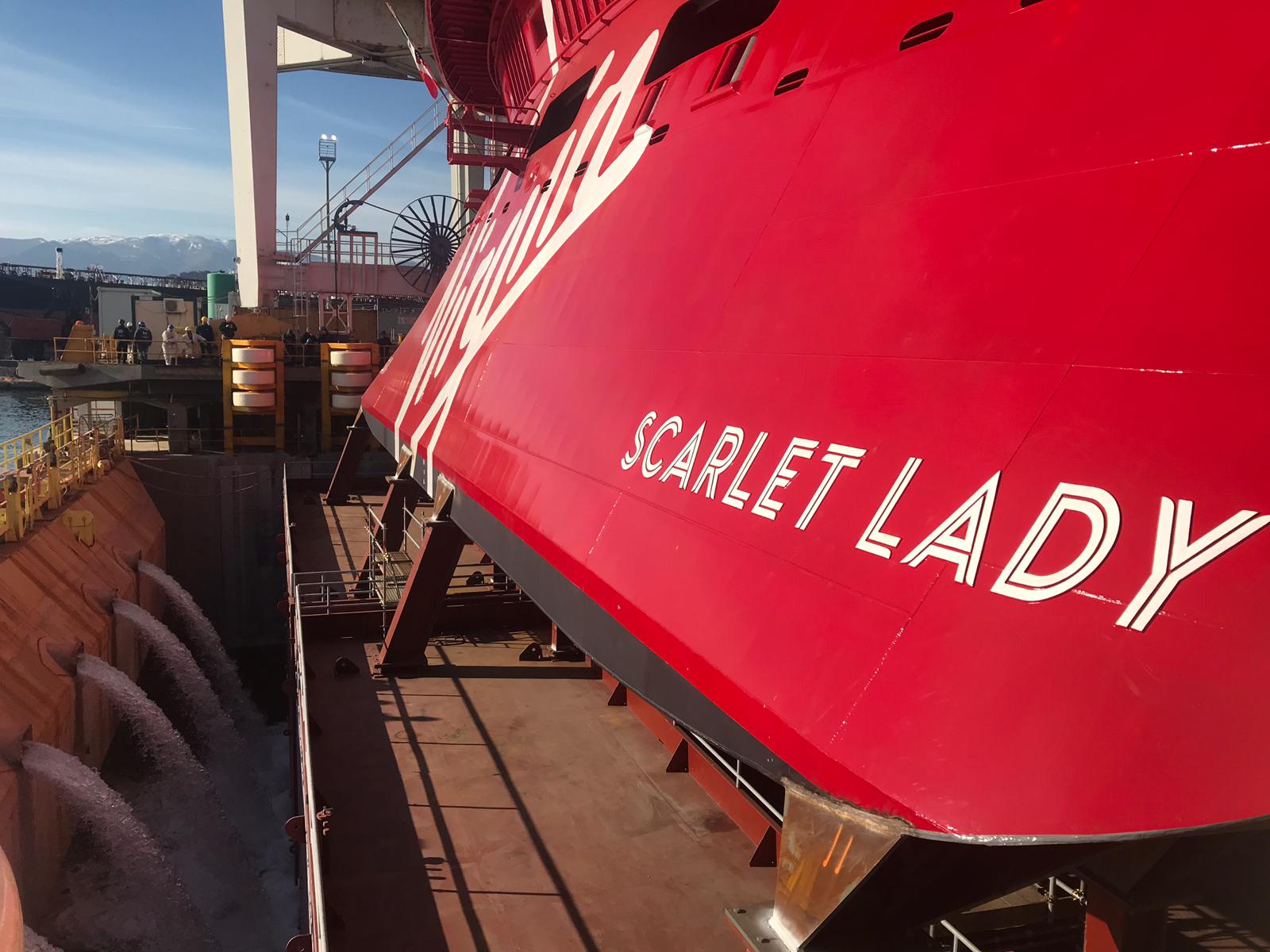 Acqua in bacino per il varo di Scarlet Lady