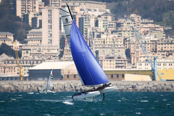 Un Nacra 17 in navigazione al Campionato Italiano Classi Olimpiche di Genova