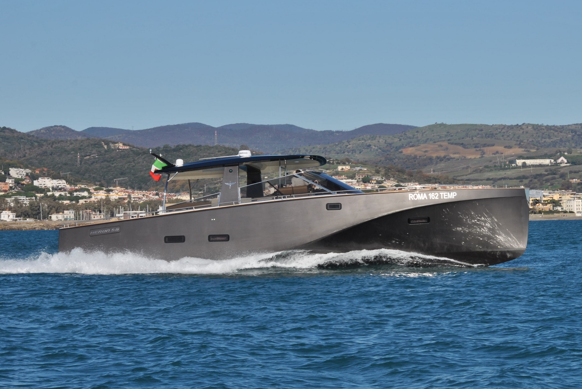 Heron Yacht H38 black (2)