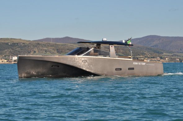 Heron Yacht H38 black