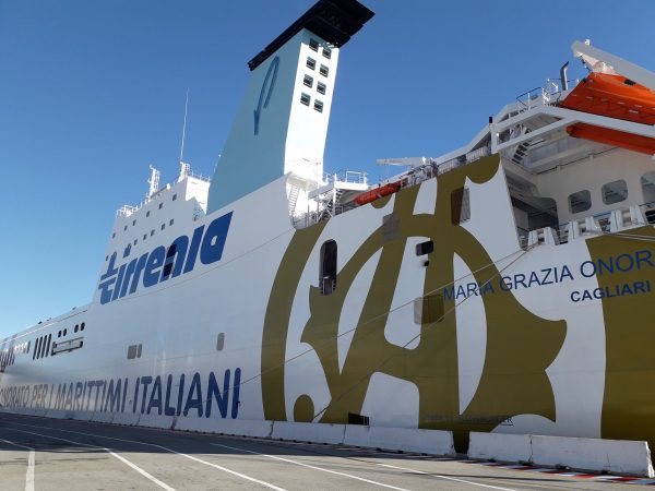 Nave Maria Grazia Onorato a Genova