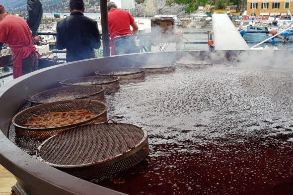 Il padellone della Sagra del Pesce di Camogli