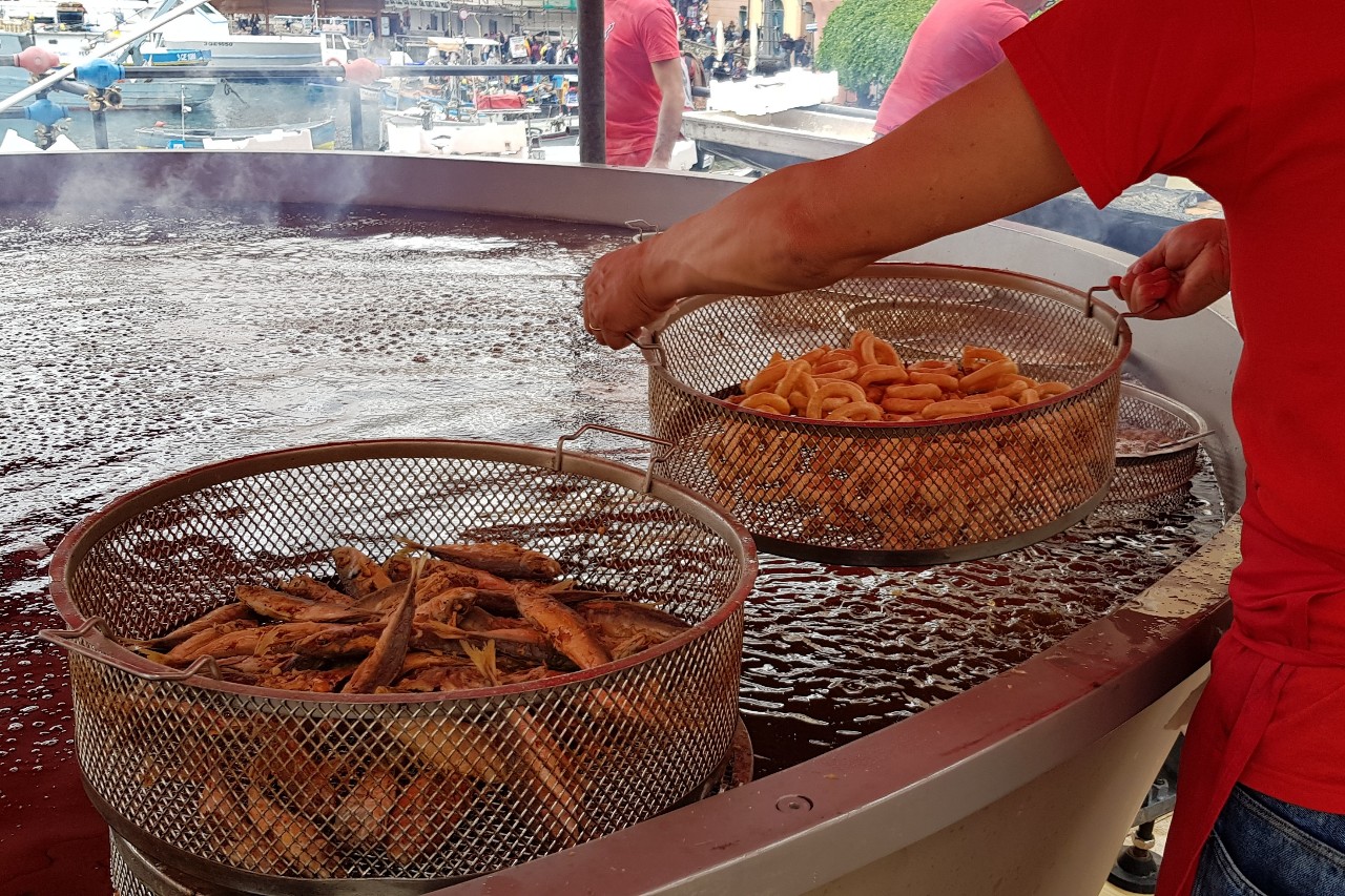 Il padellone della Sagra del Pesce di Camogli