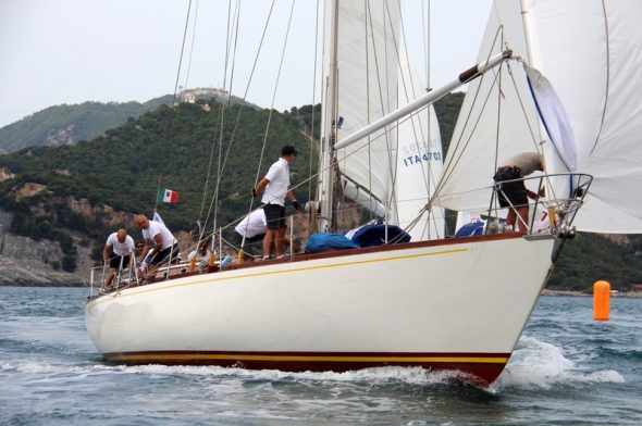 La barca della Marina Militare Chaplin, varata nel 1974