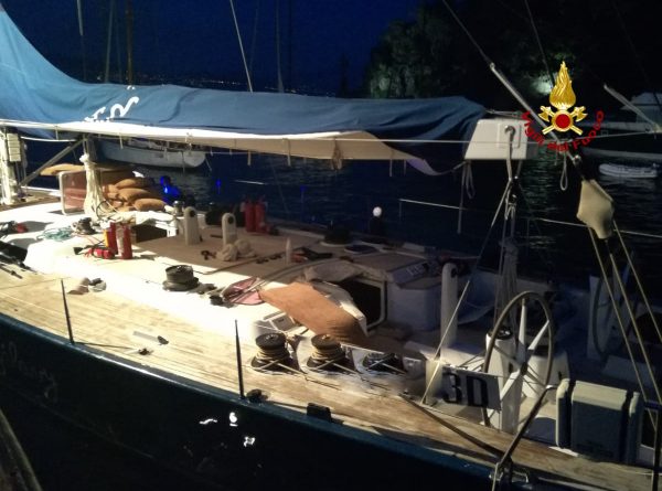 L'imbarcazione che ha preso fuoco a Portofino