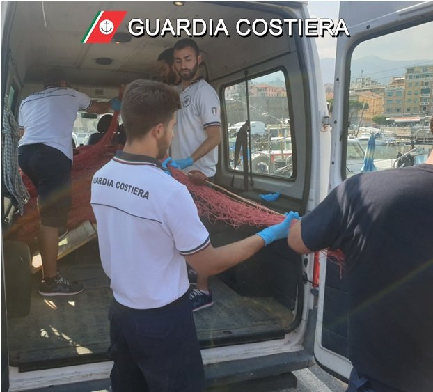 La rete sequestrata dalla Guardia Costiera di Sanremo