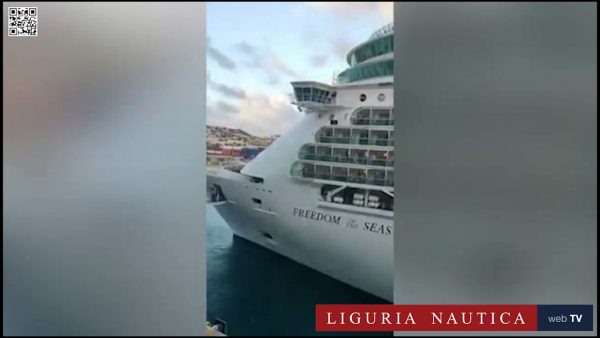 La Freedom of the Seas mentre lascia il molo