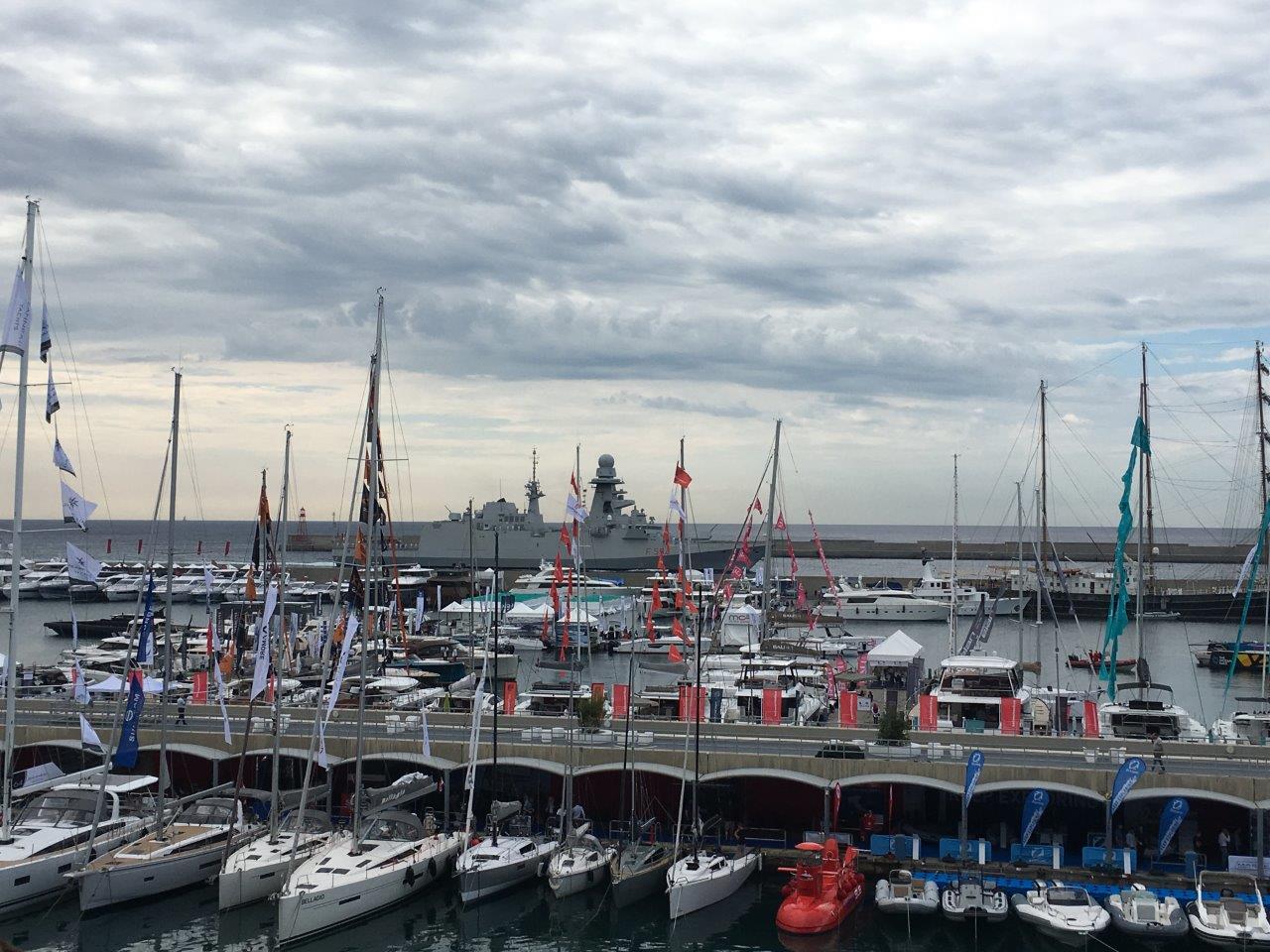 La fregata Alpino all'inaugurazione del Salone Nautico