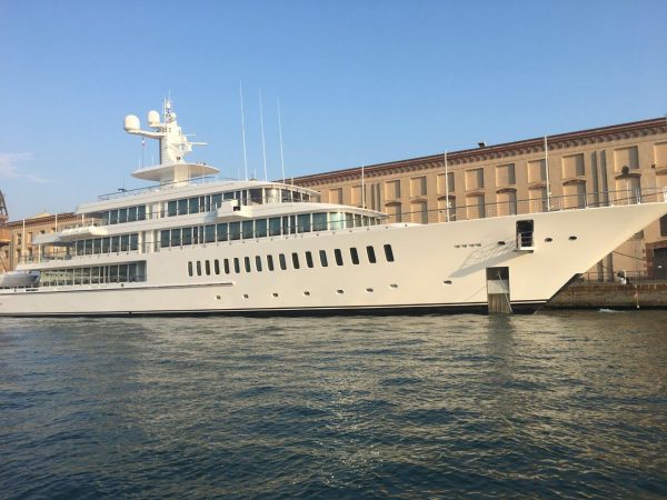 Il mega yacht Musashi a Genova