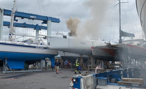 Il principio di incendio a bordo della barca, nel porto di Lavagna