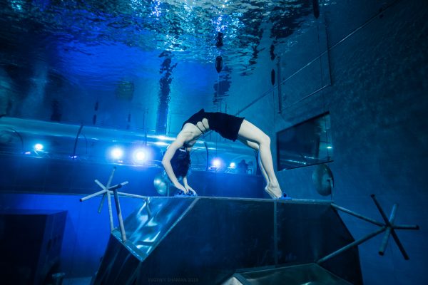 Marina Kazankova, Ponte Yoga in immersione in apnea (3)