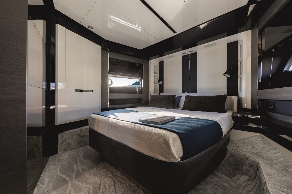 Azimut S8 VIP Cabin