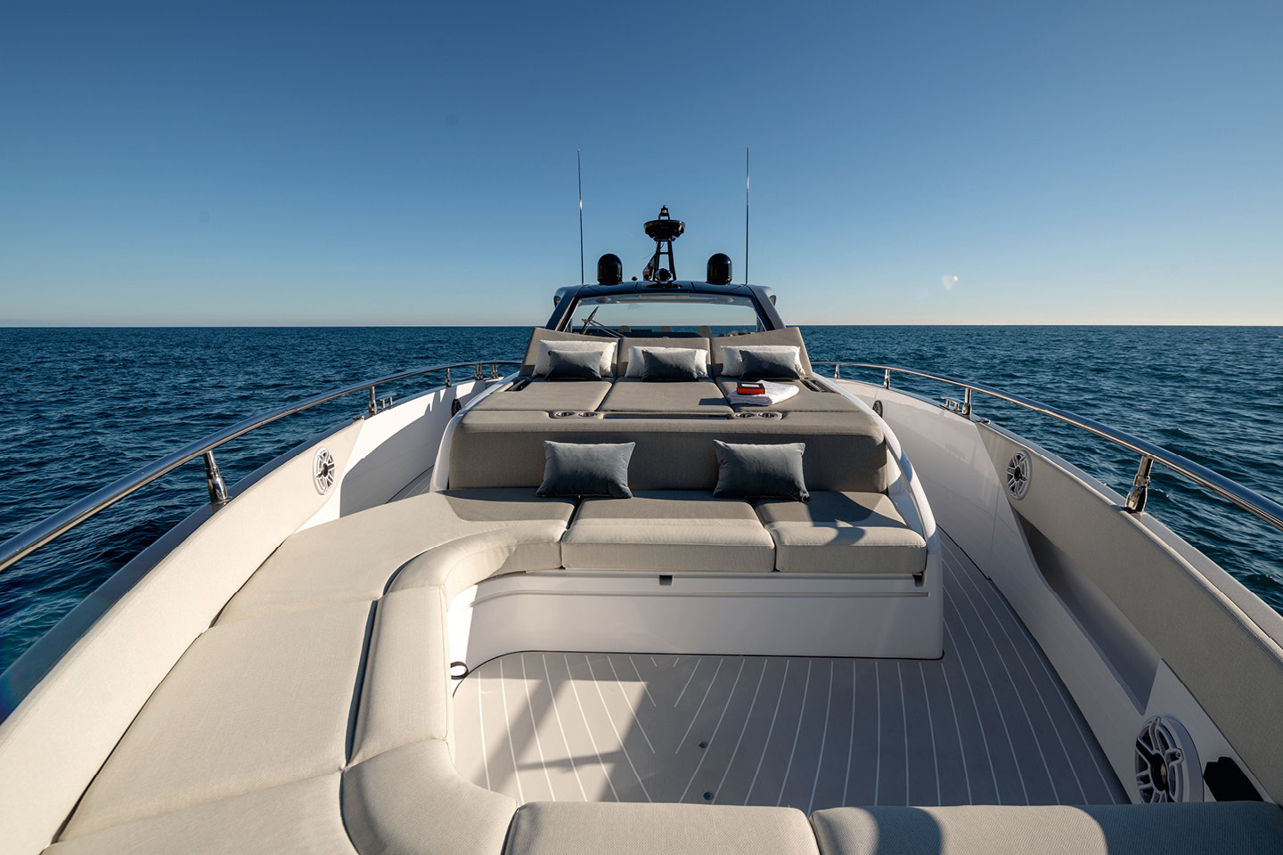 Azimut Verve 47 Exteriors