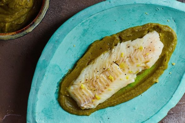 Filetto di branzino su crema di broccoli