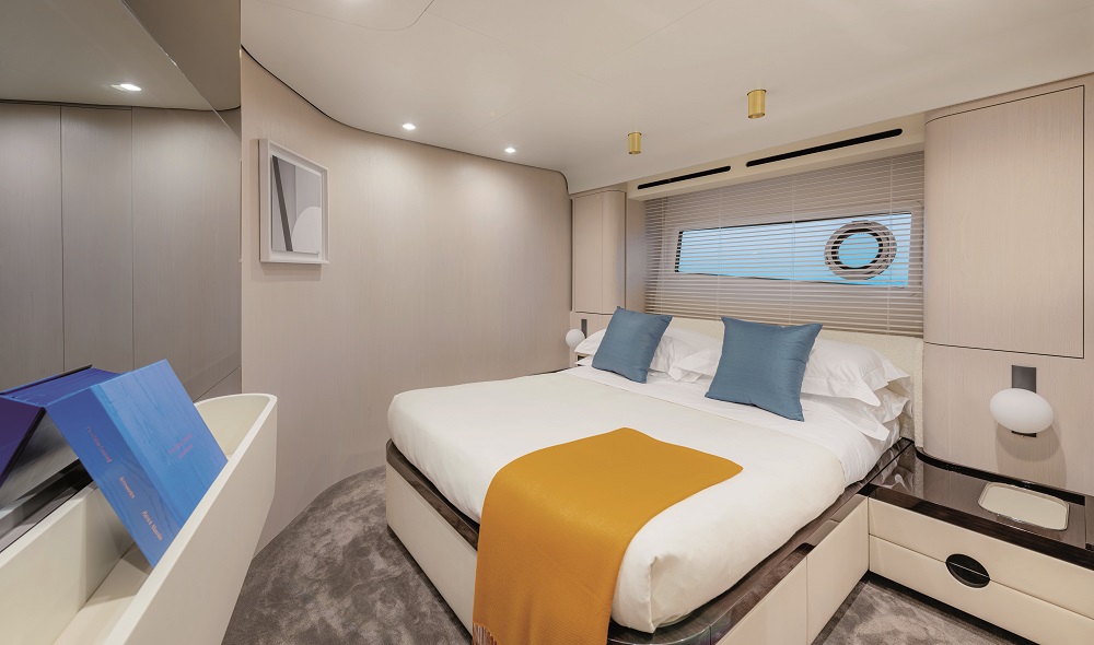 Flybridge 78 VIP Cabin