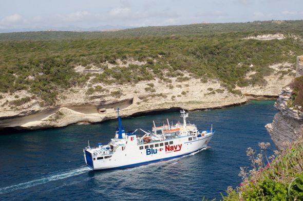 Il traghetto Ichnusa di Blu Navy