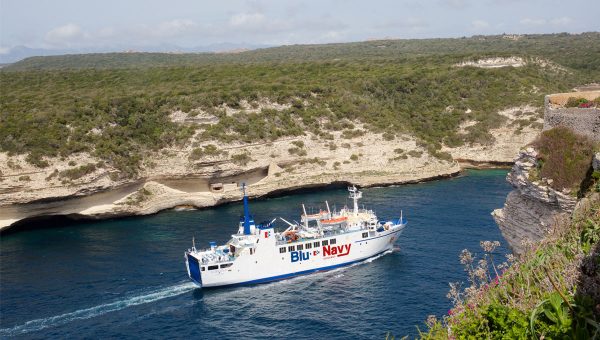 Il traghetto Ichnusa di Blu Navy