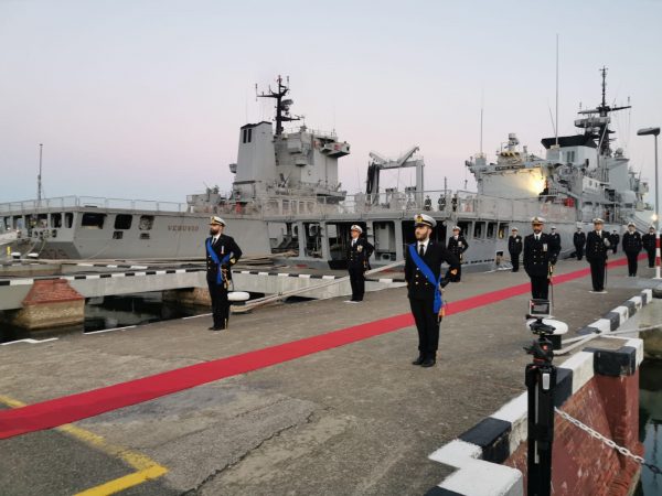 Nave Scirocco ammaina per l’ultima volta la sua bandiera