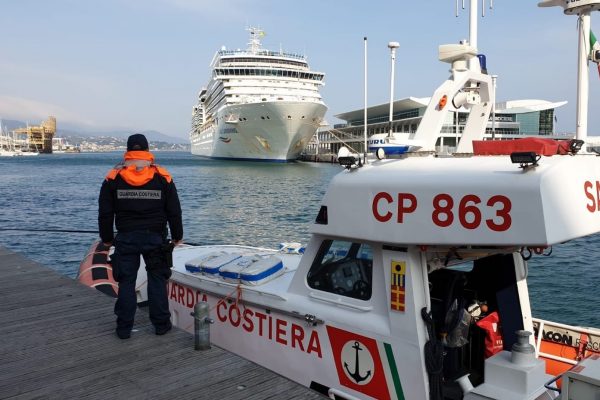 Costa Luminosa in porto a Savona