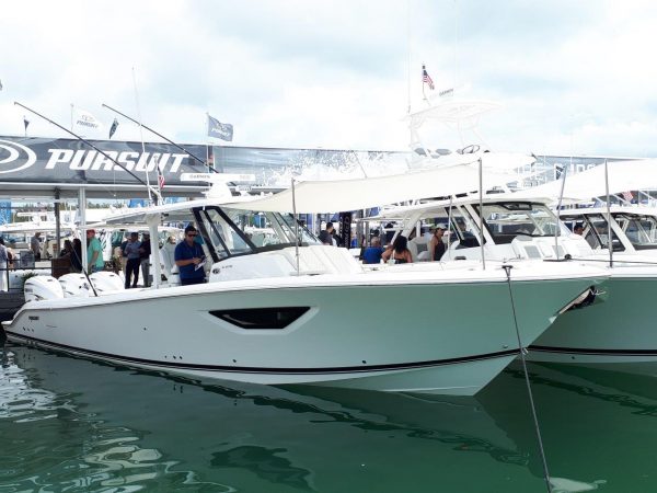 Il nuovo Pursuit 378 Sport a Miami