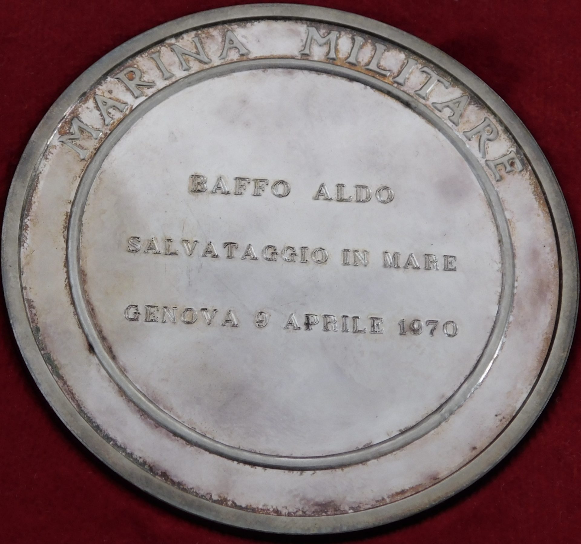 La medaglia d'argento di Benemerenza Marinara  di cui è stato insignito il Com.te Aldo Baffo