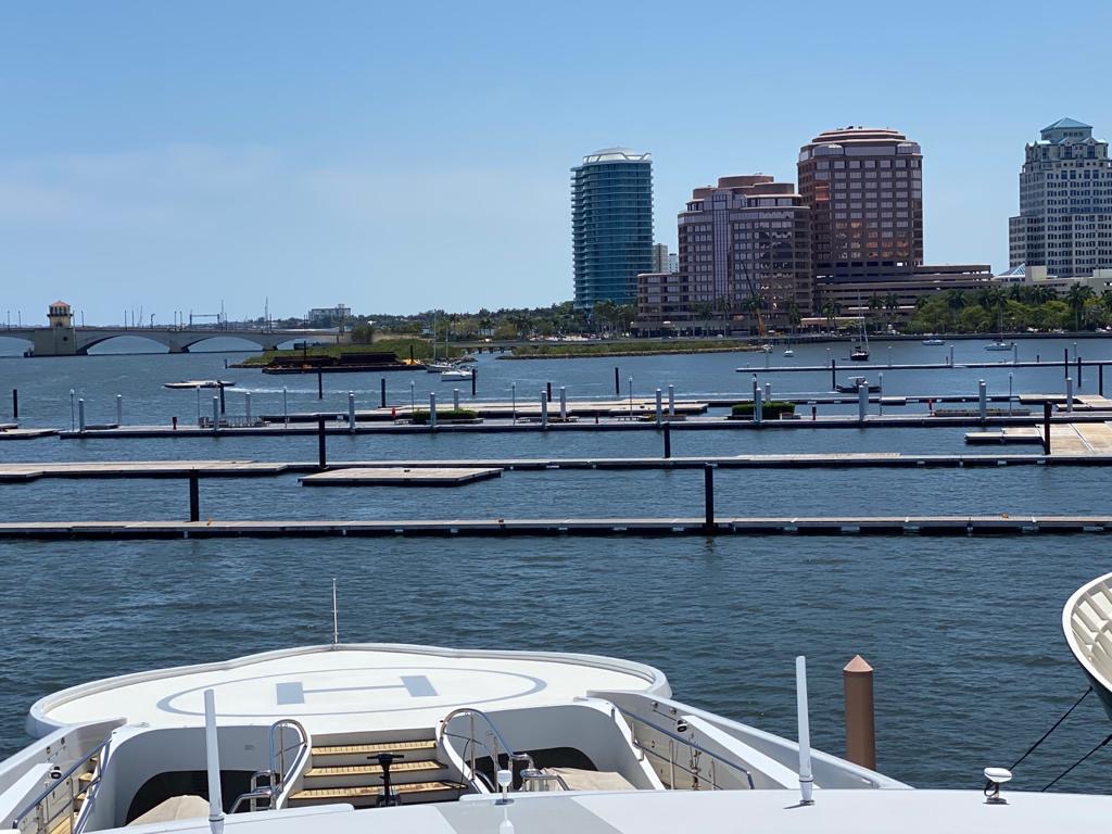 Le banchine che avrebbero dovuto ospitare le imbarcazioni del Palm Beach Boat Show 2020