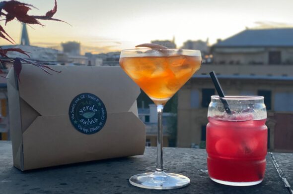 Il piacere di un aperitivo al tramonto a casa