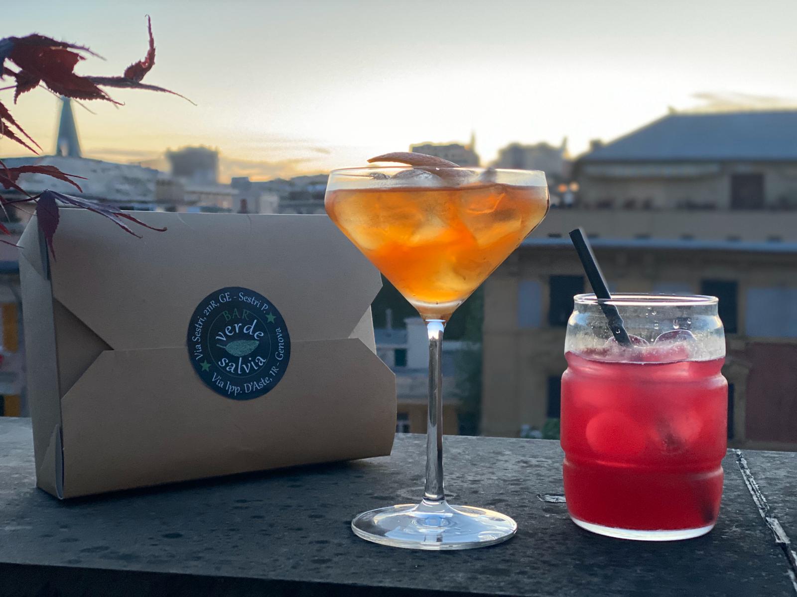 Il piacere di un aperitivo al tramonto a casa