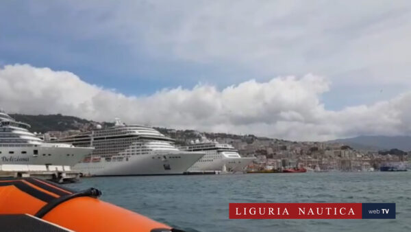 L'omaggio ai marittimi nel porto di Genova