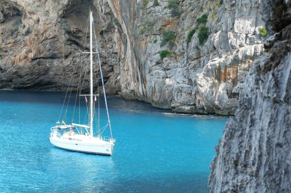 Choosing the right boat with Welconboat: from dinghies to yachts, your holidays are assured
