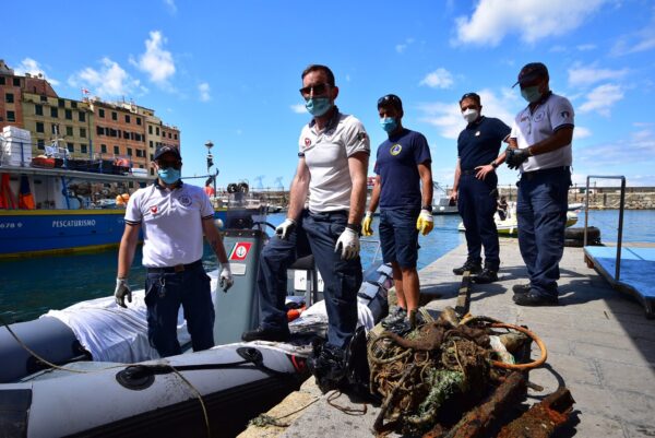 Camogli iniziativa 'Spazzamare' - Uomini della Guardia Costiera e dell'Ufficio Locale Marittimo di Camogli