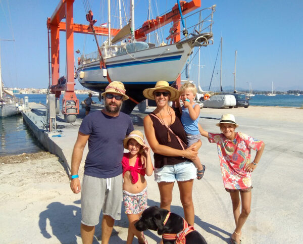Vendono casa e partono in barca a vela con i tre figli: il sogno della famiglia Barberis diventa realtà – La nostra intervista