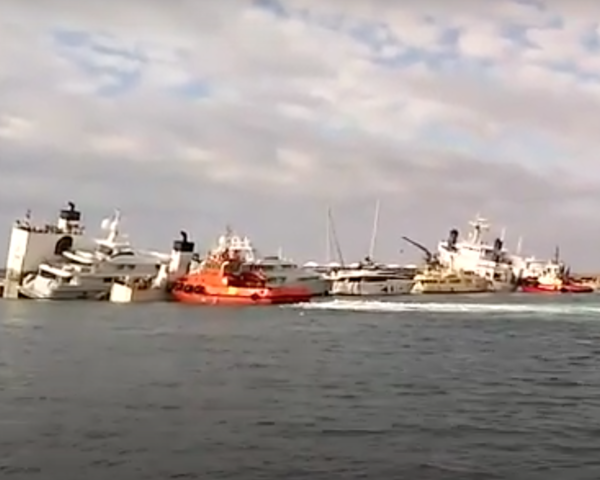 Super Servant 4 Capsizes
