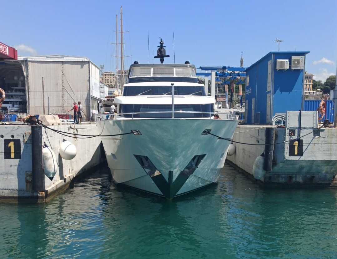 nave semisommergibile Super Servant - il Sanlorenzo nella vasca di alaggio del cantiere Amico