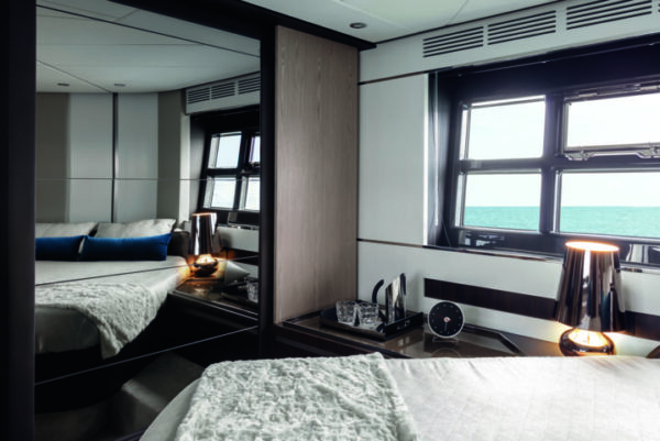 Azimut S6 Master Cabin