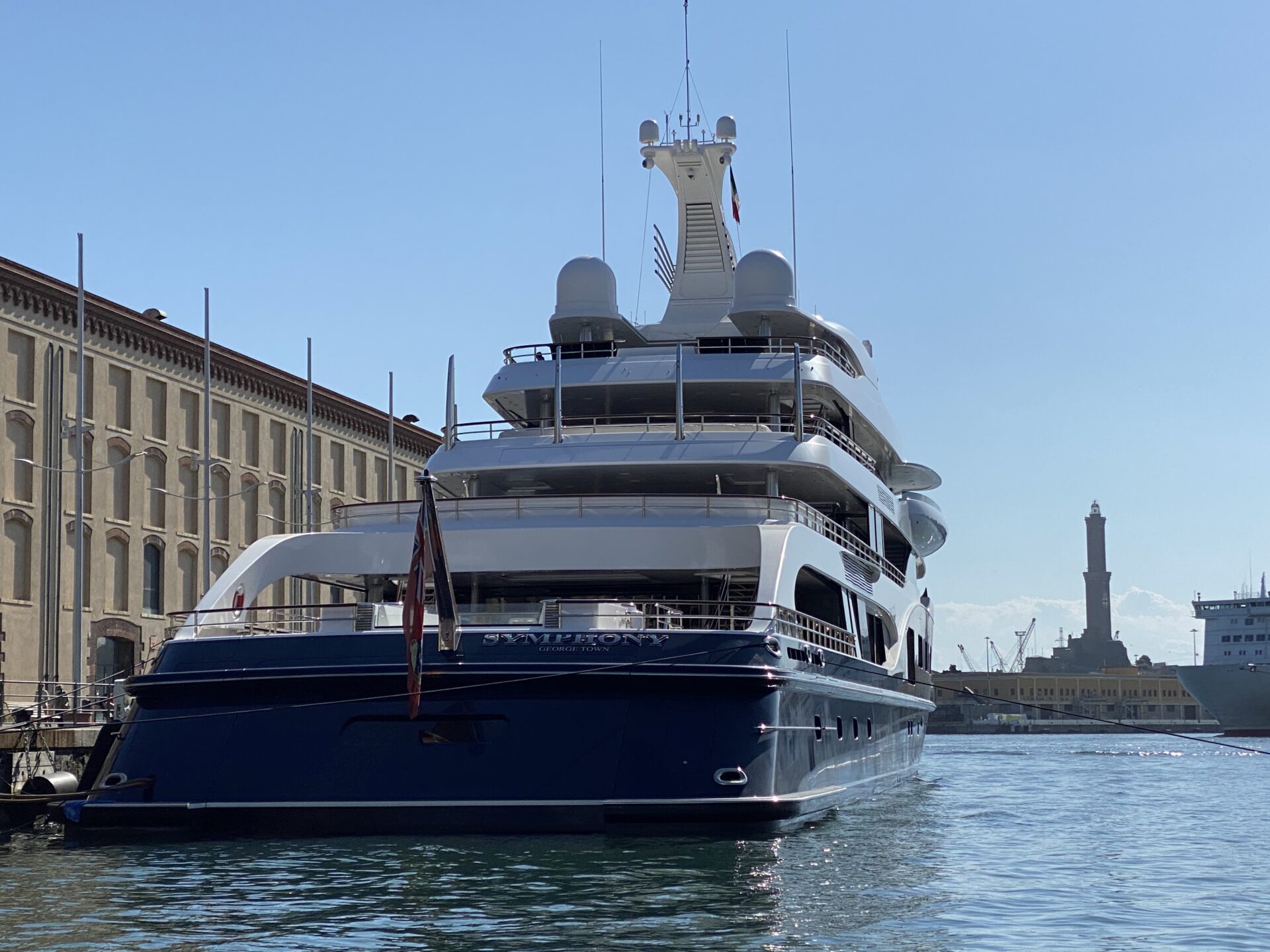 Symphony in Genoa. The giga yacht (102 metres) belonging to Monsieur Arnault  enchants the Porto Antico - Daily Nautica