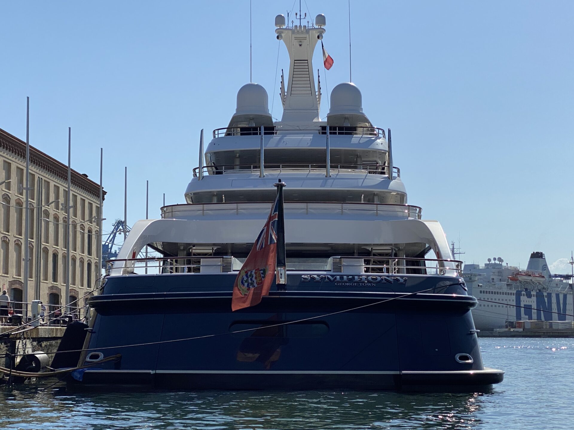 Symphony in Genoa. The giga yacht (102 metres) belonging to Monsieur Arnault  enchants the Porto Antico - Daily Nautica