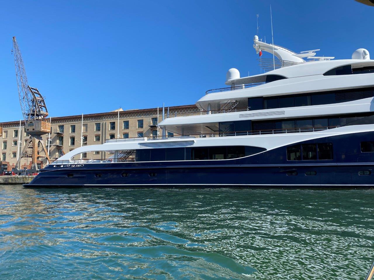 Symphony in Genoa. The giga yacht (102 metres) belonging to Monsieur Arnault  enchants the Porto Antico - Daily Nautica