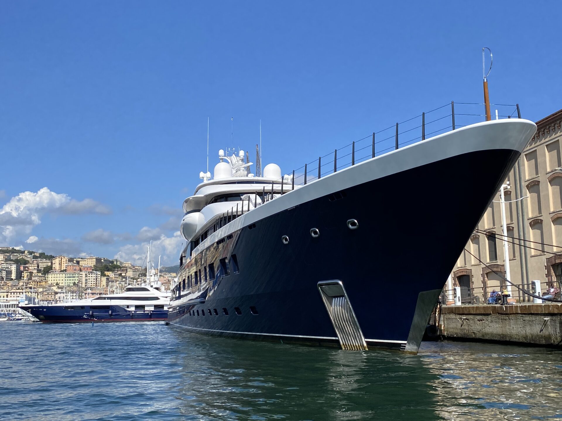 Symphony in Genoa. The giga yacht (102 metres) belonging to Monsieur Arnault  enchants the Porto Antico - Daily Nautica