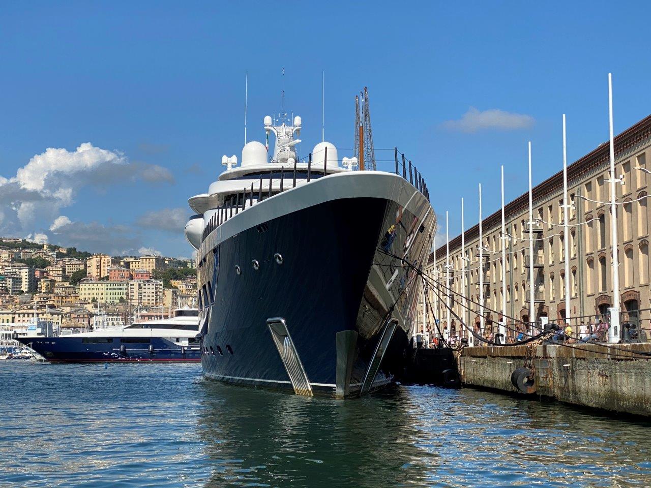 Symphony in Genoa. The giga yacht (102 metres) belonging to Monsieur Arnault  enchants the Porto Antico - Daily Nautica