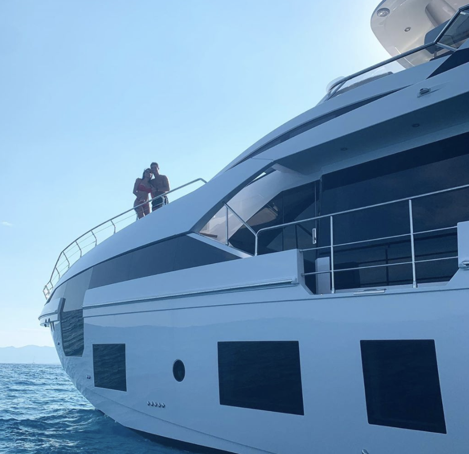 Cristiano Ronaldo e Georgina Rodríguez a bordo di uno yacht Azimut Grande (instagram.com/cristiano)