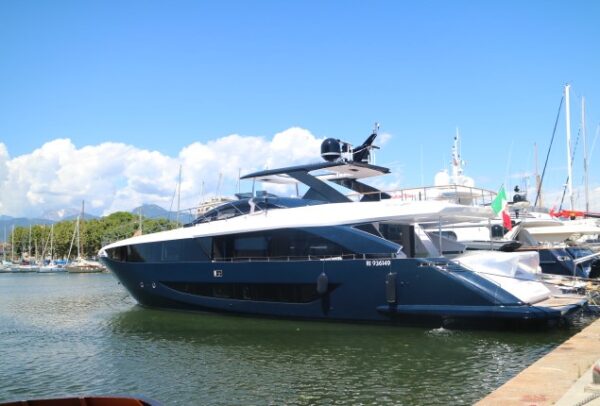 The new F100 #18 by Amer Yachts has been launched: during testing it reached 31.9 knots