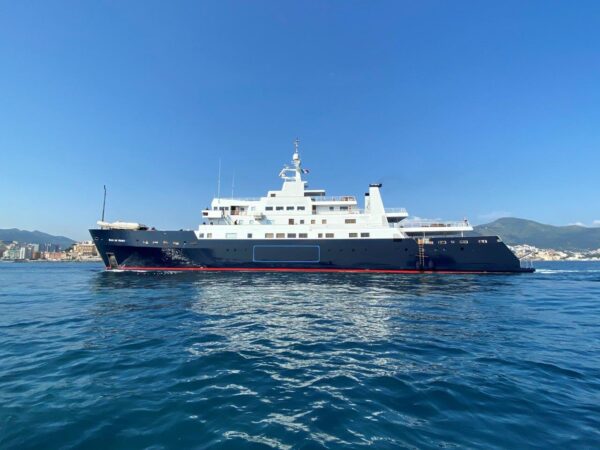 Prove in mare per il megayacht Bleu de Nimes dopo il maxi refit a Genova