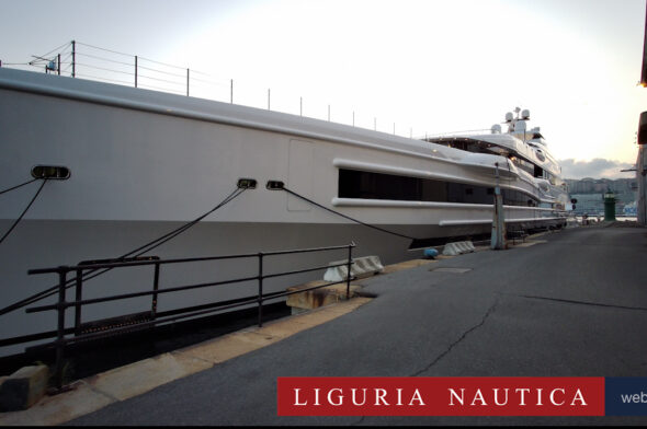 Symphony in Genoa. The giga yacht (102 metres) belonging to Monsieur Arnault  enchants the Porto Antico - Daily Nautica