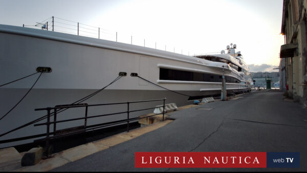 Il gigayacht “Lana” di Benetti a Genova. Passeggiata sottobordo a un gigante dei charter