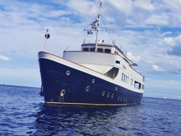 Avvistato alla Maddalena il classic yacht “Lady May of Glandore”