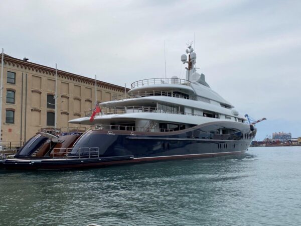 The megayacht “Nirvana” in Genoa. Let’s take a closer look at this 88 metre giant of the seas