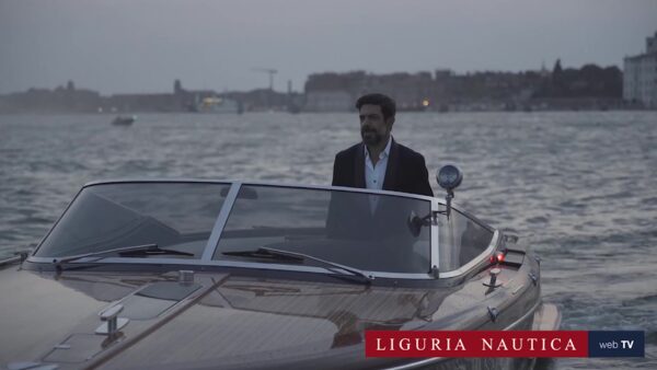 Il backstage di “Riva on the movie”, con Pierfrancesco Favino a bordo di un Aquariva a Venezia